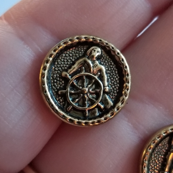 Relisted - Vintage cuff links gold tone sailor ship wheel button cufflinks - Picture 8 of 9